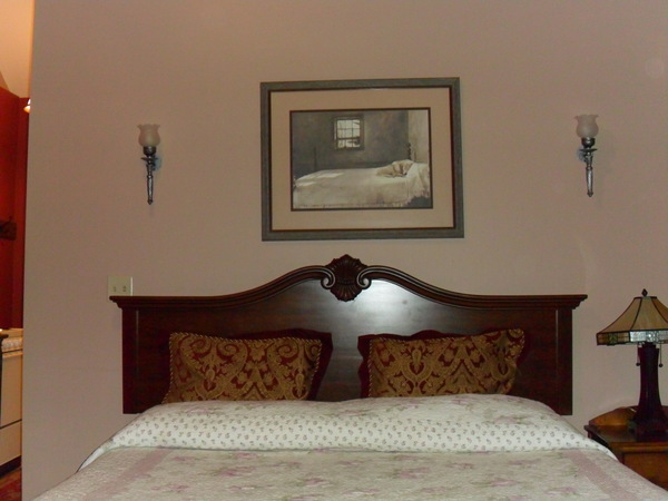 1 King Jacuzzi Cottage Photo 3