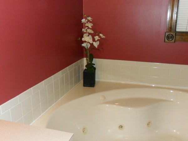 1 King Jacuzzi Cottage Photo 2