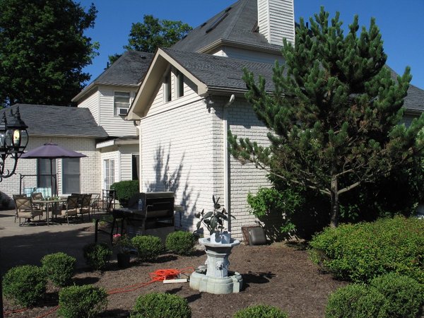 5 Bedroom Victorian Manor Photo 4