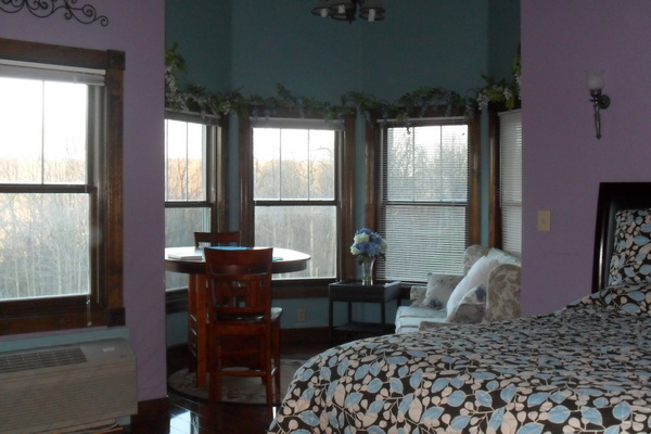 1 Queen Jacuzzi Cottage Photo 5