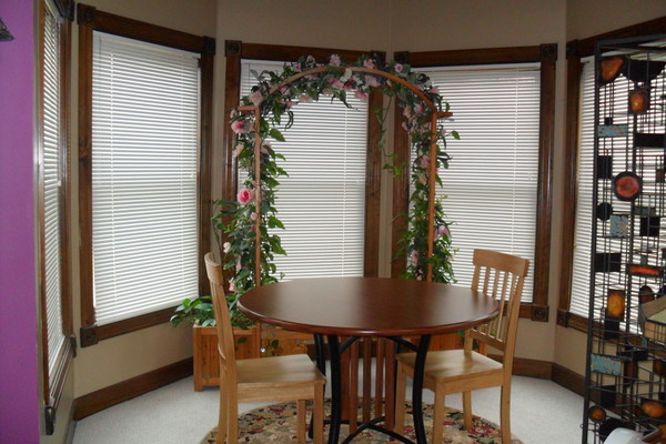 1 Queen Jacuzzi Cottage Photo 4