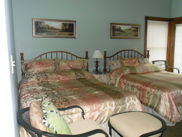 2 Queen Jacuzzi Cottage Photo 5