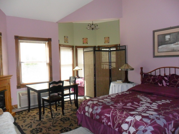 2 Queen Jacuzzi Cottage Photo 7