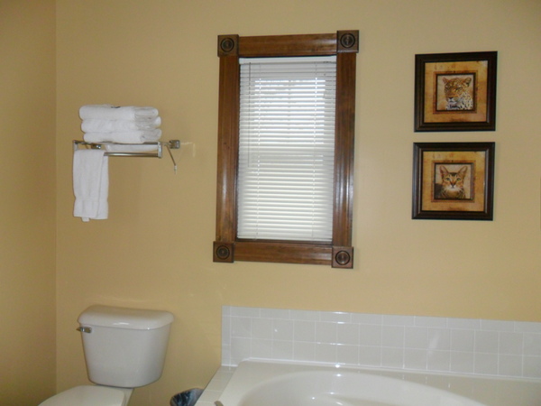 2 Queen Jacuzzi Cottage Photo 6